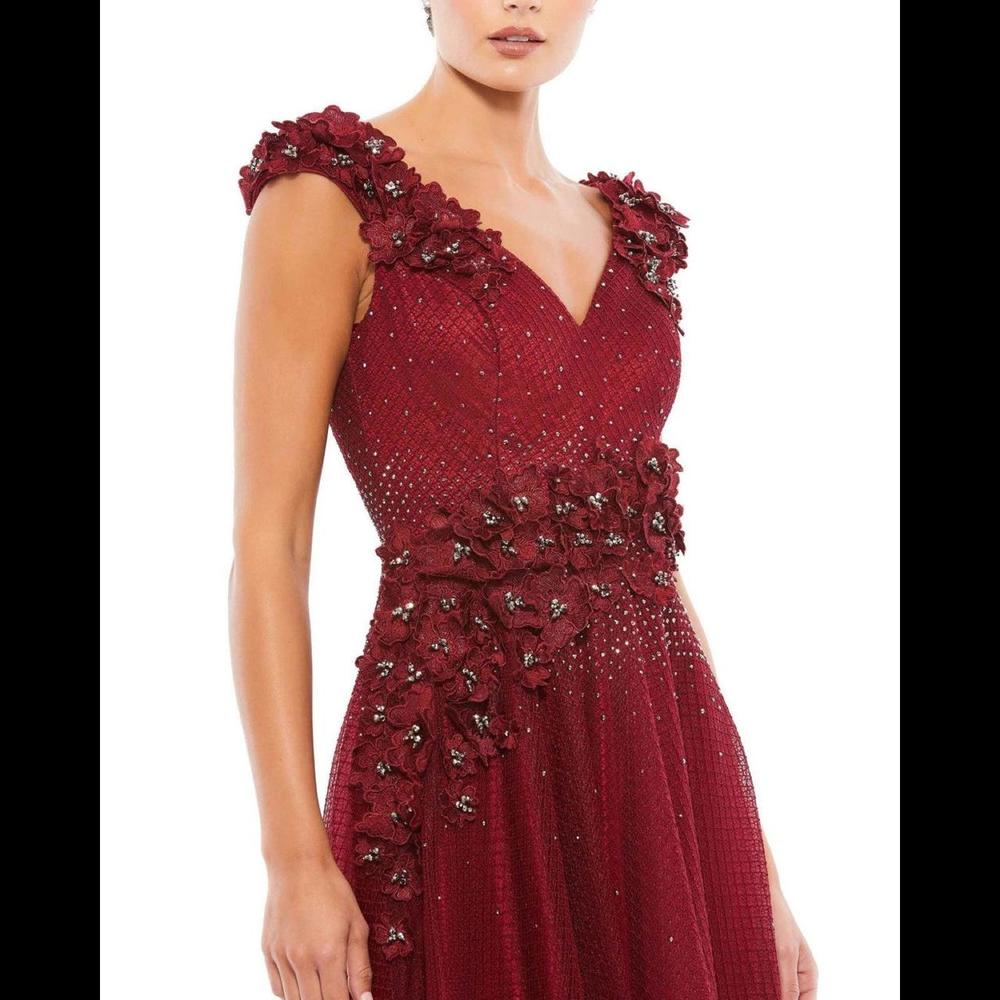 Mac Duggal Gown Dress Size 16 V-Neck Burgundy Evening Dress with Floral Appliqué